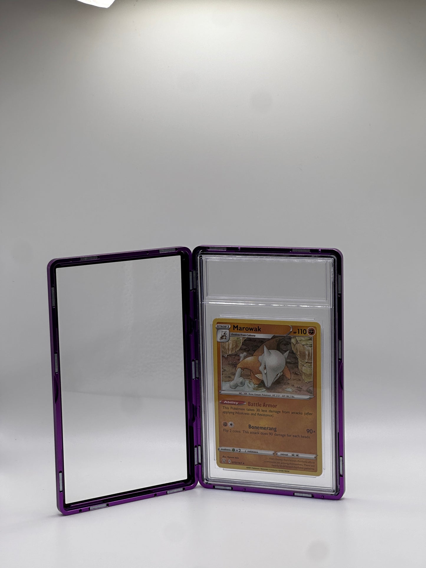 Estuche metálico magnético PSA CGC morado para cartas de TCG de Pokémon de nivel deportivo